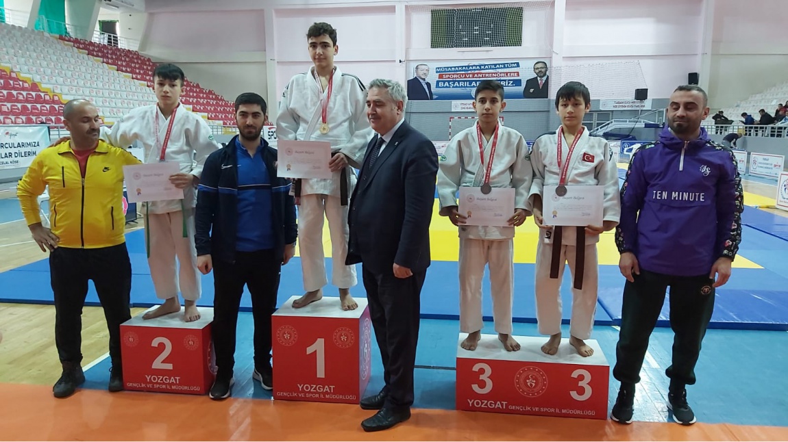 Öğrencimiz judo şampiyonasında Türkiye birincisi oldu.