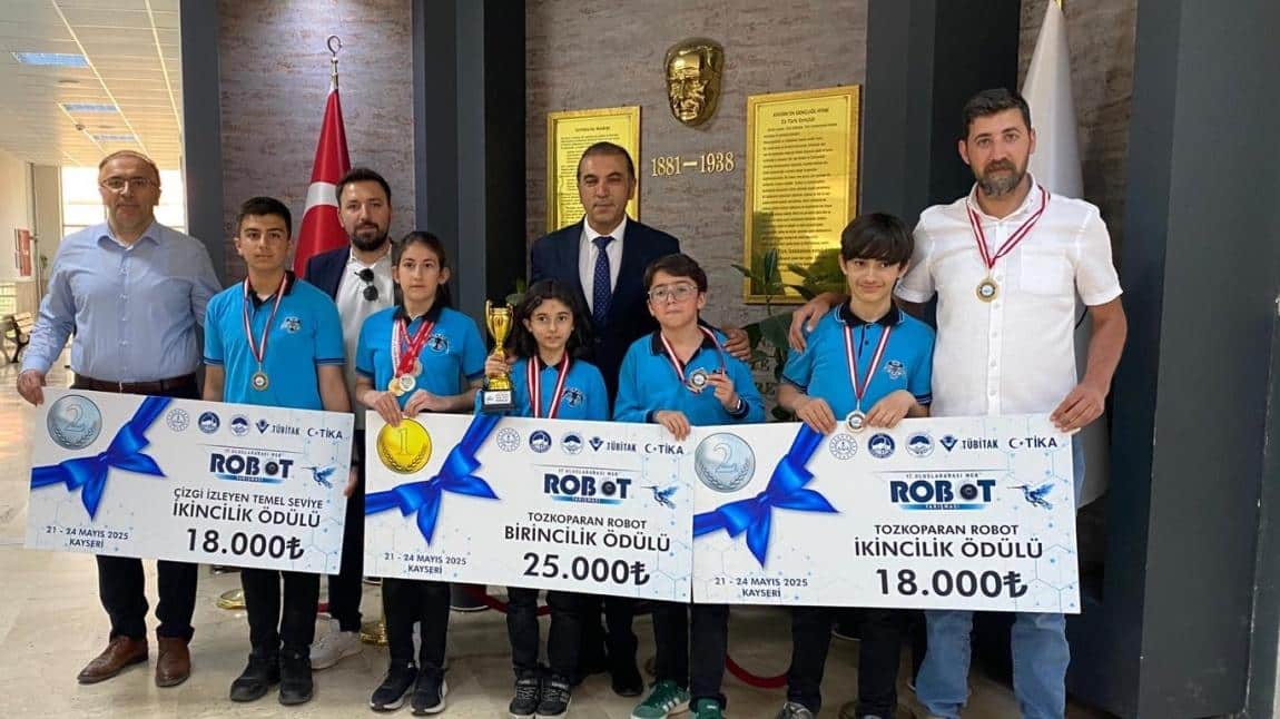 Okulumuz Robotik Takımından Uluslararası MEB Robot Yarışmasında Büyük Başarı
